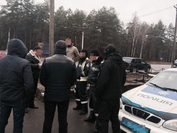На Волині СБУ затримала на хабарі двох інспекторів патрульної служби. ФОТО