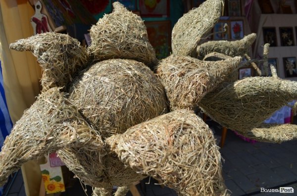 У центрі Луцька – виставка талантів зі всієї області. ФОТО 