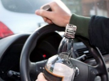 Волинянин, який п'яним керував авто та хотів відкупитися від поліції, отримав штраф