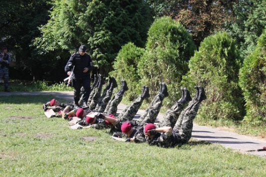 Під Луцьком міліція і козаки розважали дітей. ФОТО
