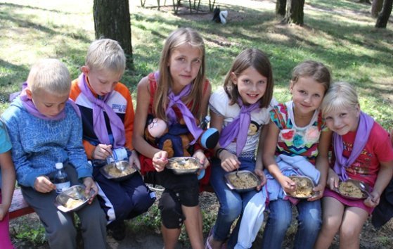 Під Луцьком міліція і козаки розважали дітей. ФОТО