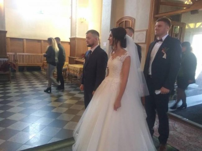 Один з найбажаніших холостяків Волині одружився. ФОТО