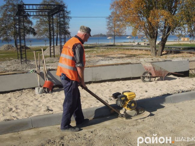 Показали, як розширюють набережну у Світязі. ФОТО