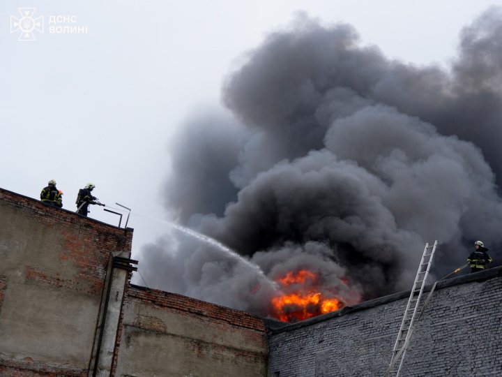 Від обстрілу росіян постраждали склади мережі «Сім23» та «Сімі» у Луцьку