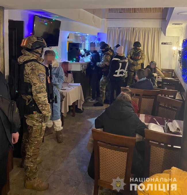 19-річна волинянка з іноземцем «розводила» чоловіків на гроші у фейковому кафе