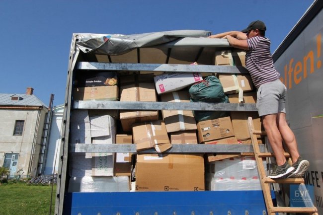 Німецькі меценати передали до Володимира три вантажівки «гуманітарки»