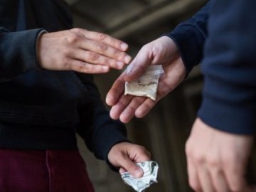 На Волині судили наркоділка, який торгував амфетаміном і канабісом