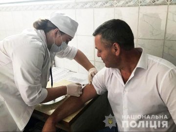 Волинські поліцейські вакцинуються проти дифтерії та правця