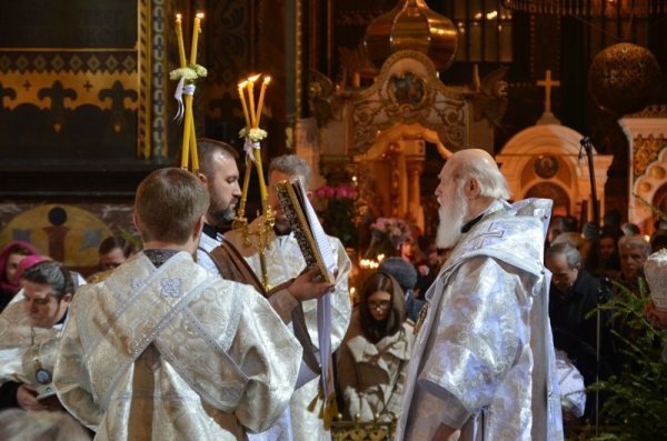 У храмах розпочалися різдвяні богослужіння. ФОТО