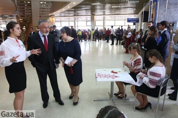 Як охороняли Януковича під час дитячої виставки у Києві. ФОТО. ВІДЕО