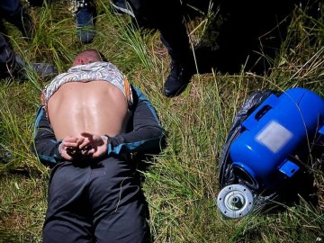 На Волині «на гарячому» затримали 19-річного «серійного» наркодилера. ФОТО