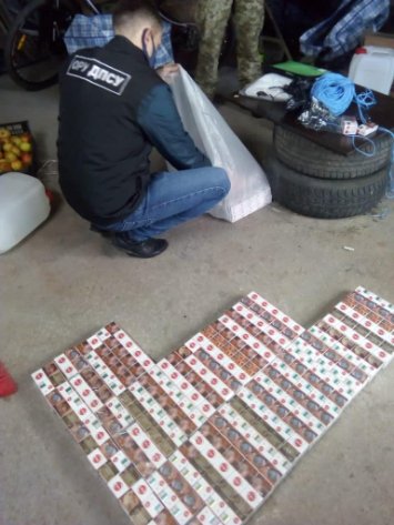 На Волині – обшуки в тютюнових контрабандистів