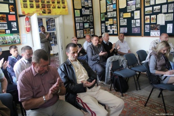 Луцькому музею передали унікальну «монархічну» картину. ФОТО