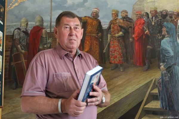 Луцькому музею передали унікальну «монархічну» картину. ФОТО