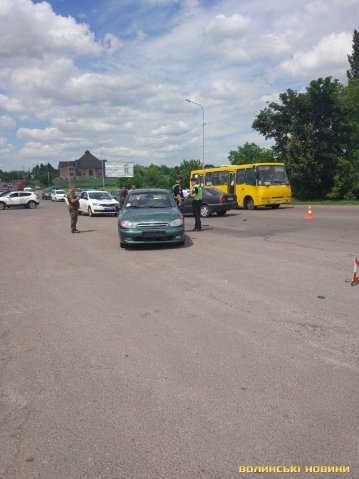 У Луцьку Mercedes зіткнувся із Daewoo Lanos. ФОТО. ВІДЕО