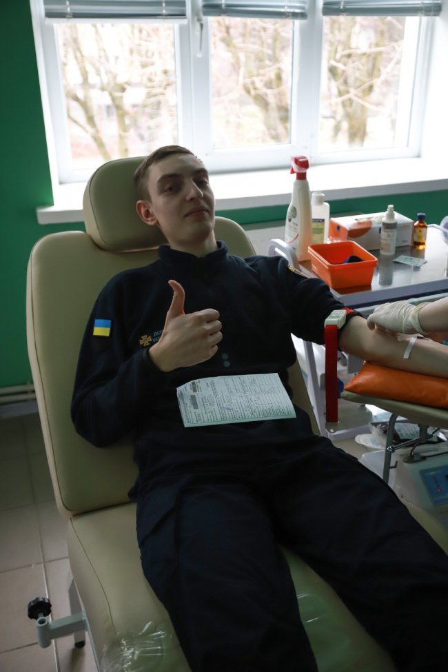 Волинські рятувальники здали кров для поранених військових