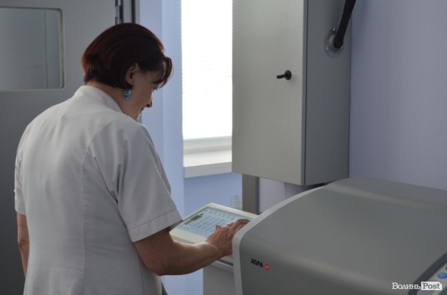 Луцькій поліклініці замість древнього рентгену купили новий. ФОТО