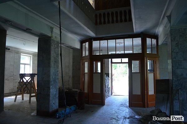 Будинок культури у Вересневому хочуть відкрити у серпні. ФОТО