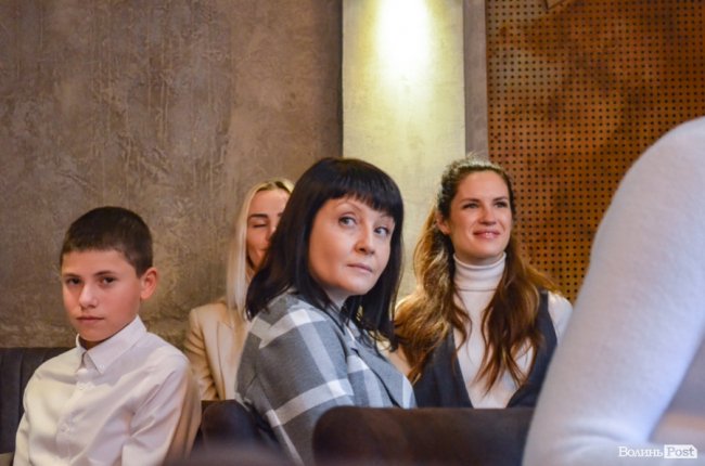 Для дітей-сиріт у Луцьку влаштували зустріч з відомими людьми. ФОТО