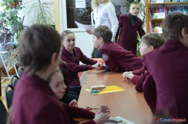 У Луцьку навчали робити валентинки. ФОТО