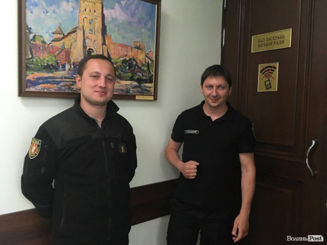 До Луцькради викликали поліцію. ФОТО