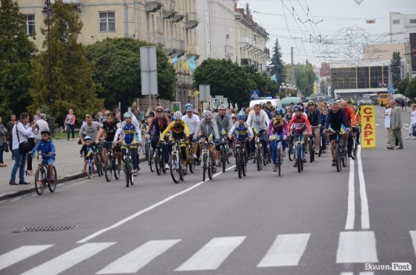 У Луцьку - патріотичний велопробіг. ФОТОРЕПОРТАЖ