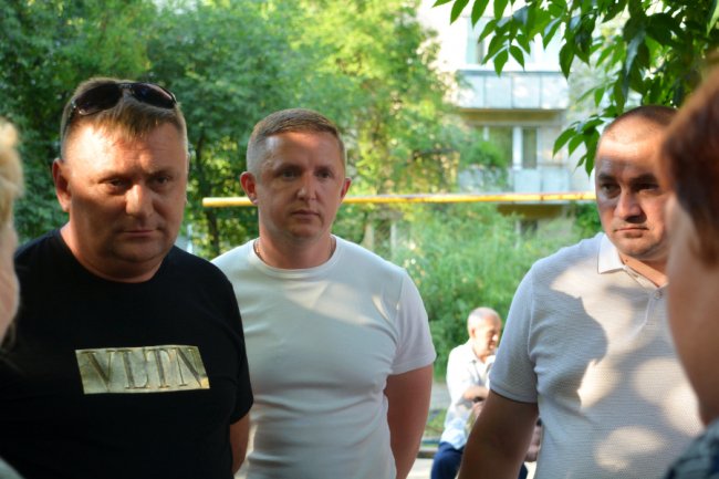 Нові паркомісця, LED-освітлення та дитячий майданчик: відремонтують один з найгірших дворів Луцька