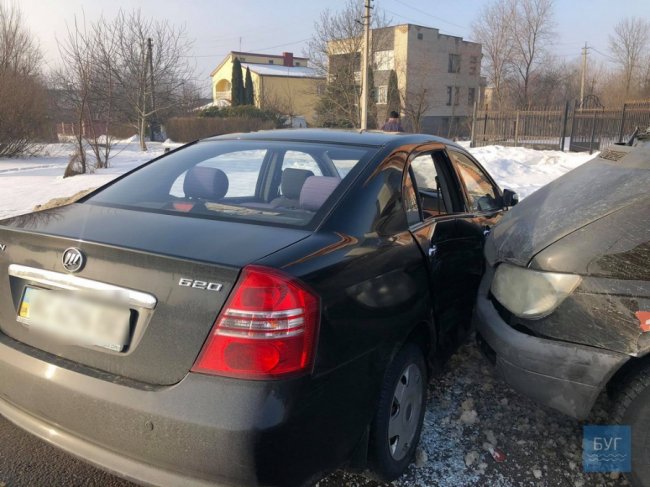 На Волині зіткнулися бус і легковик. ФОТО