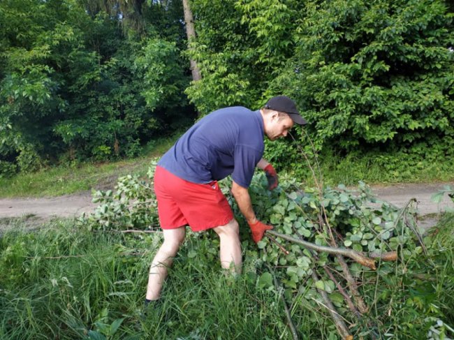У Ківерцях небайдужі жителі навели лад на березі озера. ФОТО