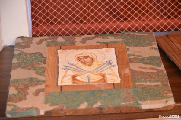 У Луцьку продавали ікони на потреби вояків АТО. ФОТО