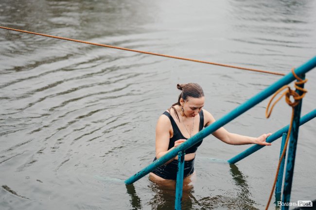Водохреще у Луцьку: освячення води в річці Стир та занурення лучан. ФОТОРЕПОРТАЖ