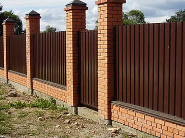 У Луцьку знесуть паркан, який незаконно встановило «тєло»