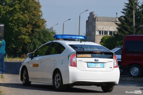 Активісти, які намагалися розібрати не лише паркан, а ще й баню, розійшлися.  ФОТО