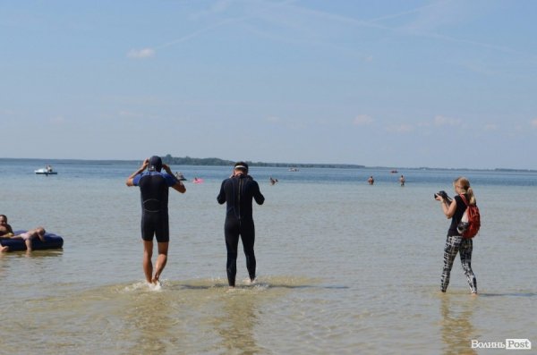 Нардеп переплив Світязь. ФОТО