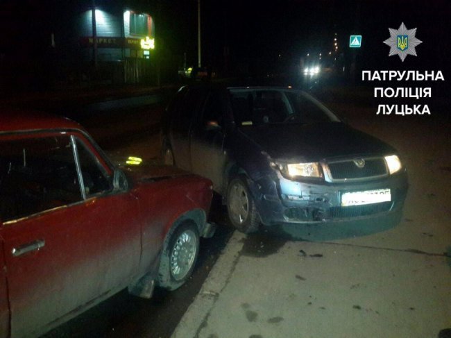 У Луцьку Skoda вилетіла на зустрічну та протаранила ВАЗ