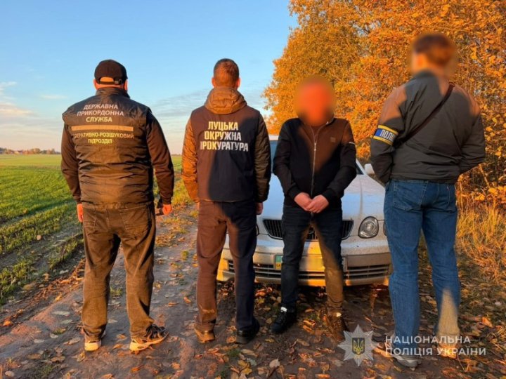 48-річний волинянин за 15 тисяч доларів переправляв чоловіків за кордон