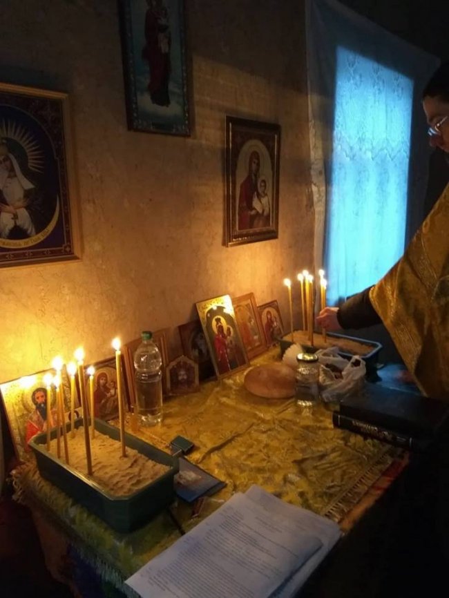 В селі на Волині ті, хто «не схотів йти в «нову церкву», моляться в старій хатинці. ФОТО