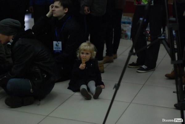 У Луцьку «Нова лінія» та спортзал стали театрами. ФОТО. ВІДЕО