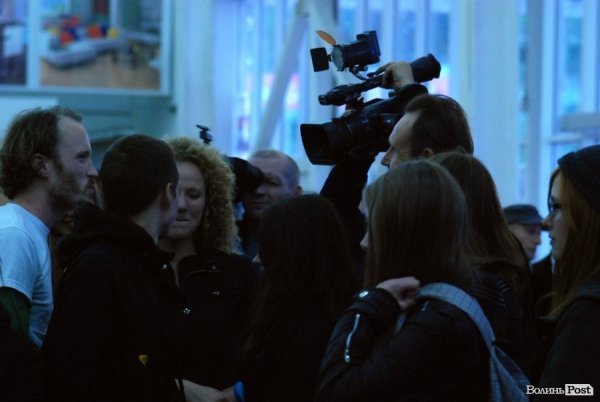 У Луцьку «Нова лінія» та спортзал стали театрами. ФОТО. ВІДЕО