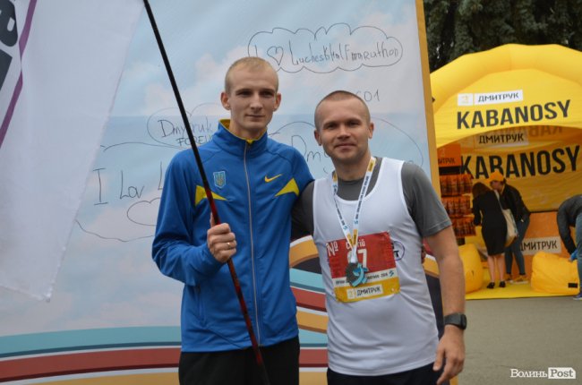 Дмитро Долинчук (зліва)