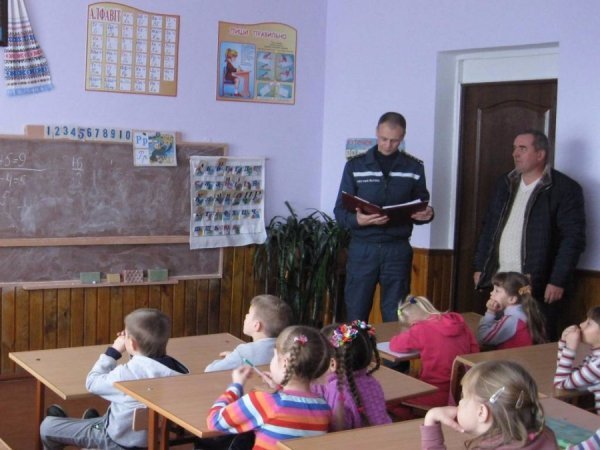 Волинські рятувальники навчали першокласників правилам безпеки