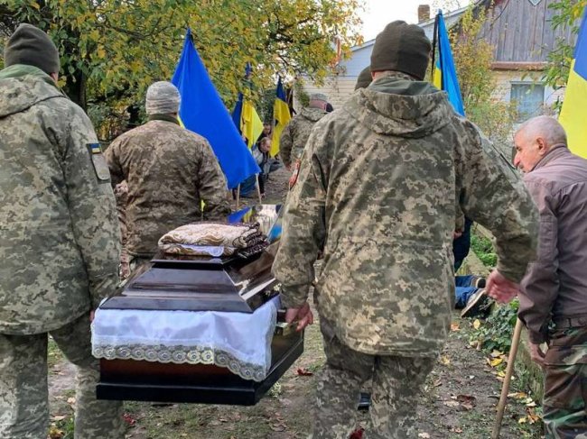 У Луцькому районі прощались з Героєм Анатолієм Кошелюком. ФОТО 