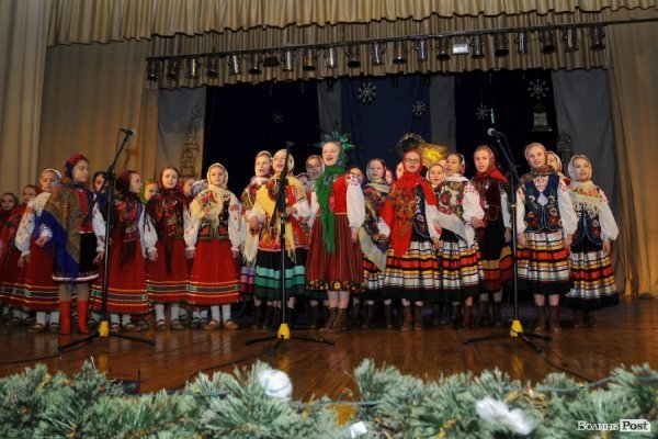 Різдвяний концерт у Луцьку: вальс, вірш і віншування
