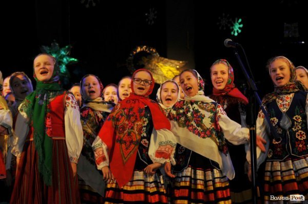Різдвяний концерт у Луцьку: вальс, вірш і віншування