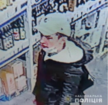 У Луцьку поліція просить впізнати злодіїв, яких підозрюють у крадіжках. ФОТО