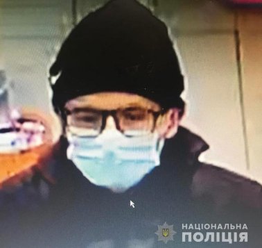 У Луцьку поліція просить впізнати злодіїв, яких підозрюють у крадіжках. ФОТО
