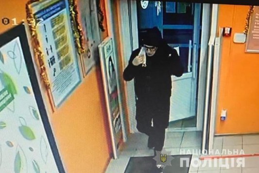 У Луцьку поліція просить впізнати злодіїв, яких підозрюють у крадіжках. ФОТО