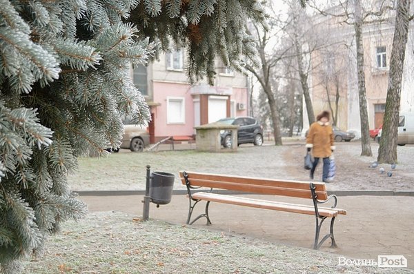 Передноворічний Луцьк убрався в іній. ФОТО
