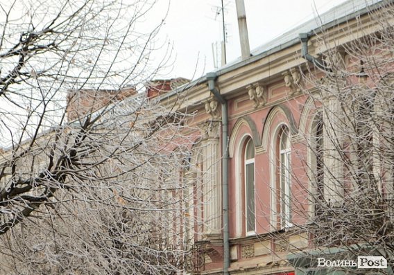 Передноворічний Луцьк убрався в іній. ФОТО