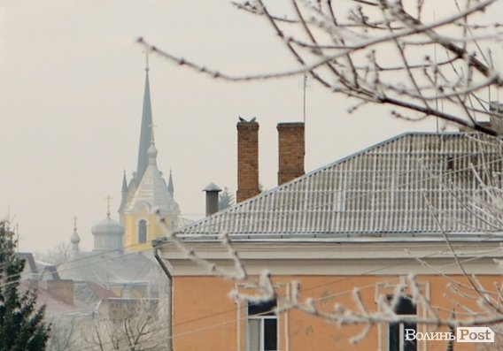 Передноворічний Луцьк убрався в іній. ФОТО